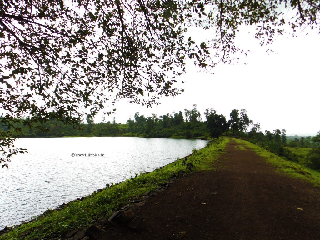 trek to khoj fort. treks from mumbai. monsoon treks near mumbai.