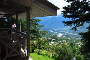 must visit places near Manali offbeat stay options